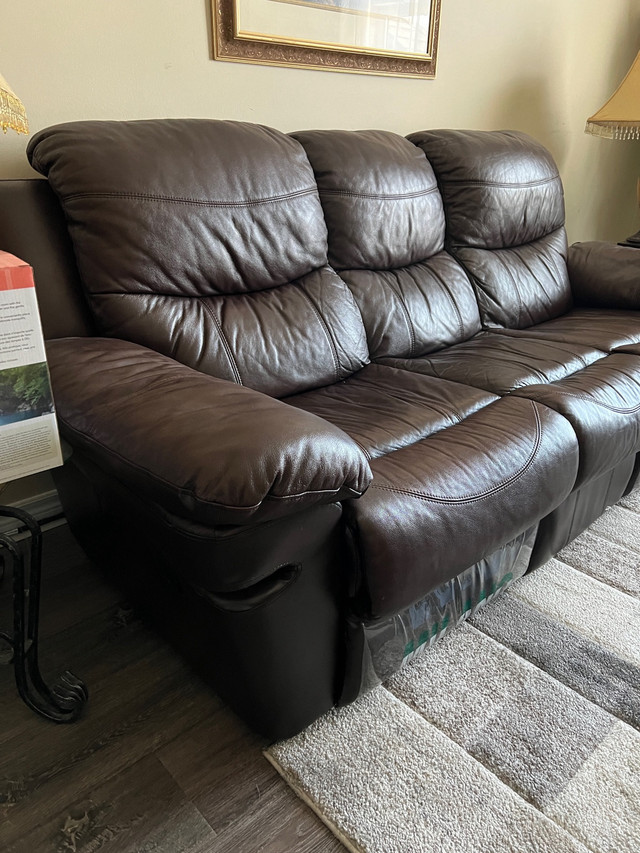 100% AUTHENTIC ITALIAN LEATHER SOFA & ARMCHAIR RECLINER SET in Chairs & Recliners in Markham / York Region