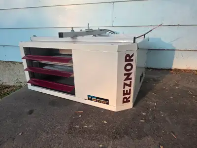 30000BTU GAS HEATER. Great for your garage or a small shop. Excellent condition works great and pric...