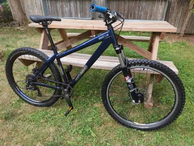 Vélo de descente - Rocky Mountain Flow1 - Downhill bike, View more