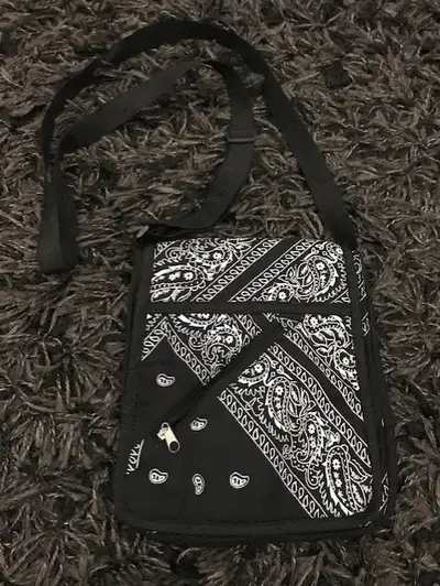 Petit sac à mains noir et blanc, View more