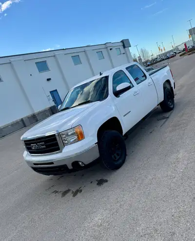 2011 GMC Sierra 1500 SLT Mint Condition Runs and drives great 4x4 works good DVD for kids Leather he...