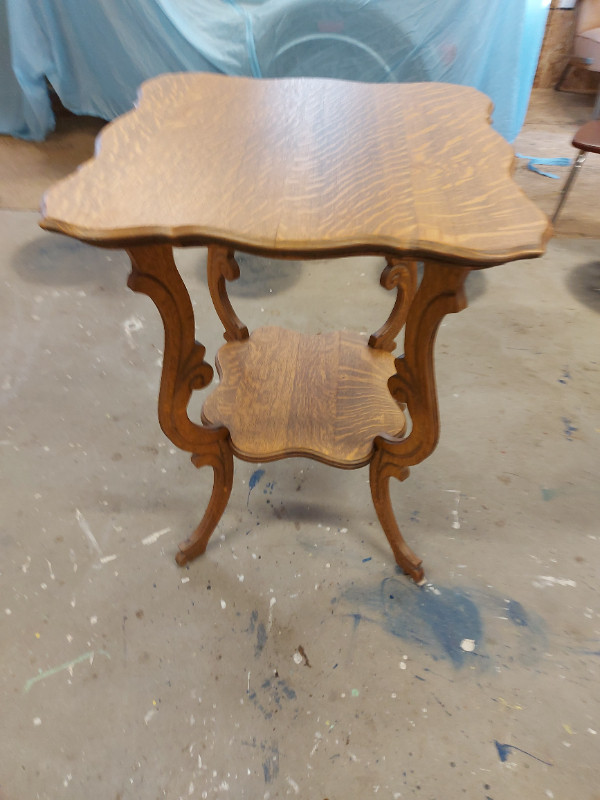 STUNNING VINTAGE TABLE in Other Tables in Trenton