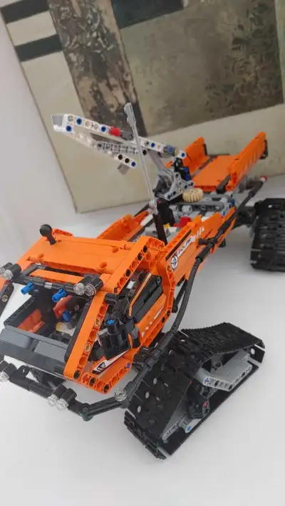 This is a used Lego Technic Arctic Truck, a robust and detailed model for Lego enthusiasts. It featu...