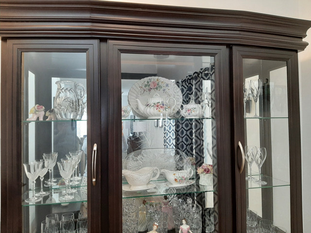 Beautiful mirrored 2 piece Buffet and Hutch in Hutches & Display Cabinets in Barrie - Image 2