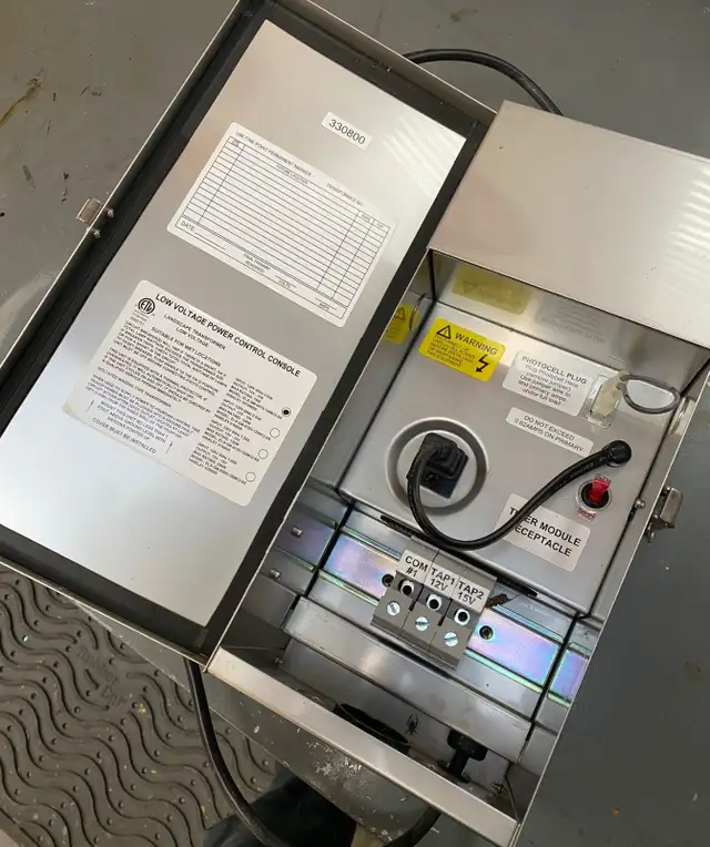 Hinkley 75w Low Voltage Power Control Pro-Series Transformer in Outdoor Lighting in City of Toronto - Image 4