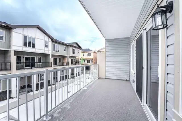 Ensuite Room For Rent- Townhome in Short Term Rentals in Calgary - Image 8