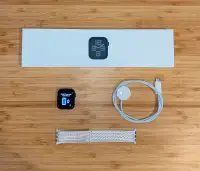 Apple Watch SE 2 (40mm, Midnight). 10/10 condition