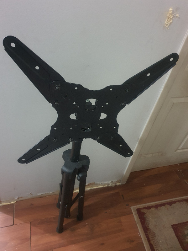 Custom    tv tripod stand for  upto 65 size tv screen or display in Video & TV Accessories in Mississauga / Peel Region - Image 4