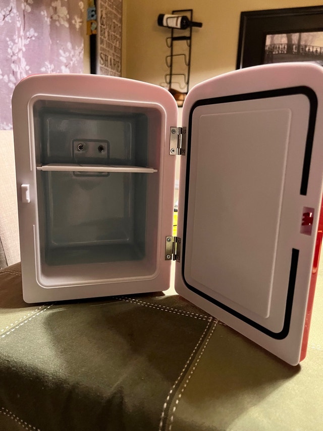 Coca Cola mini fridge Refrigerators Windsor Region Kijiji