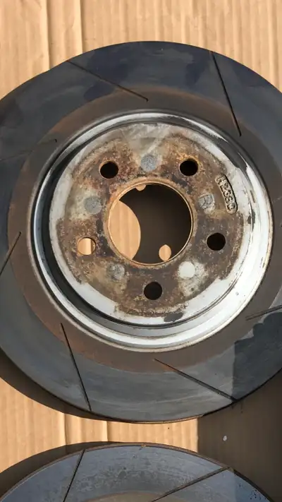 Just one (1) rotor used good shape not warped, can meet.