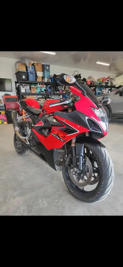 Gsxr 1000 in like new shape. Well maintained, always stored indoors. 2nd owner, bought in 2008 with...