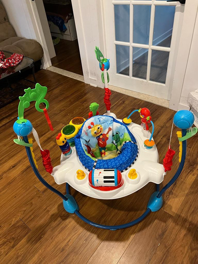 Exerciseur Baby Einstein pour bébé comme neuf dans Parcs, balançoires et bacs  à Ville de Montréal - Image 3