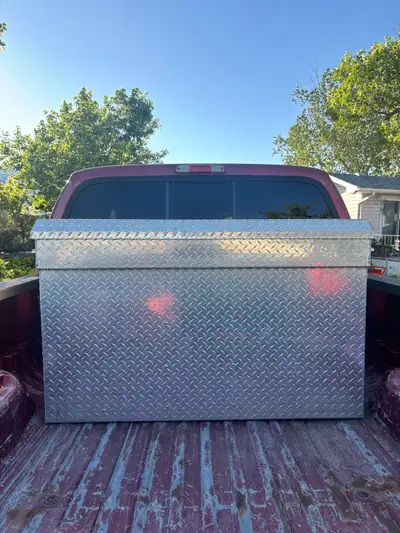 Big truck toolbox or use as a jobsite box …way over $1200 new $400 obo