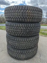 4 pneus d'hiver 225/65R17