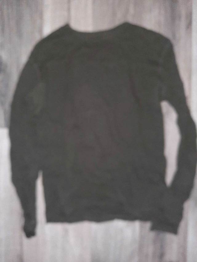 Green waffle long sleeve shirt  in Men's in Mississauga / Peel Region - Image 2