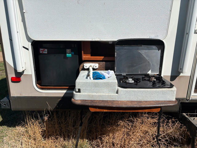 2013 Jayco Whitehawk Ultra Lite 31DSLB in Travel Trailers & Campers in Medicine Hat - Image 4