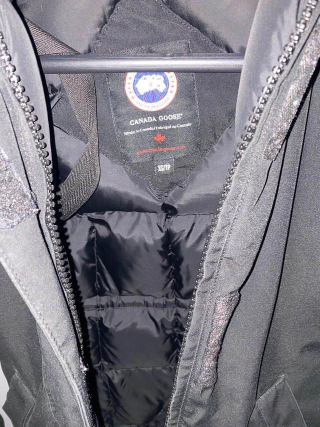 Victoria Canada Goose XS in Women's - Tops & Outerwear in Ottawa - Image 3