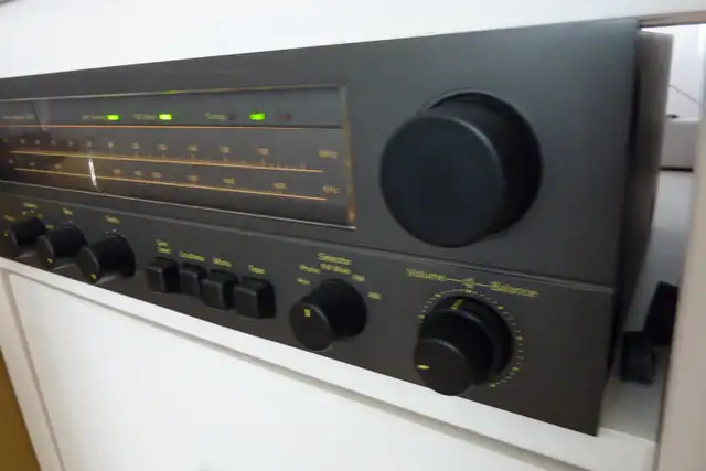 NAD 7020 vintage receiver in Stereo Systems & Home Theatre in Mississauga / Peel Region - Image 3