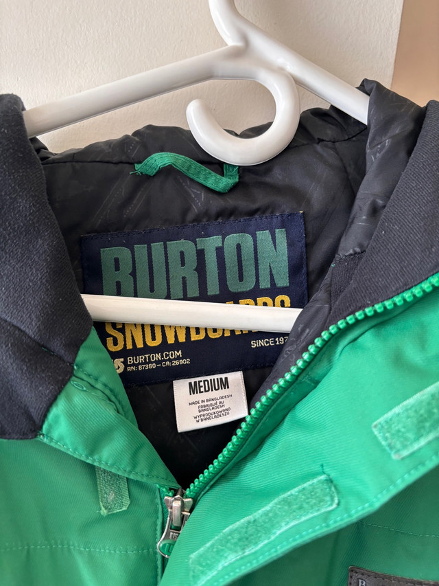 Burton snowboard jacket medium  in Snowboard in Oshawa / Durham Region - Image 2