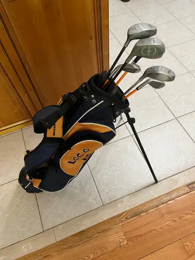  Kids golf clubs  and bag