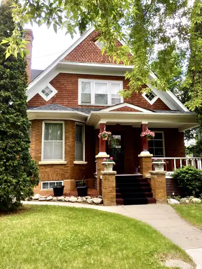 If you are looking for something special this could be it. A stunning 1 bedroom suite plus guest roo...