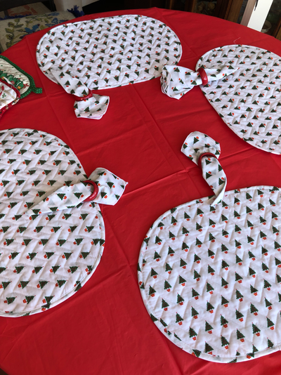 Cheery Holiday placemats & pot holders, View more