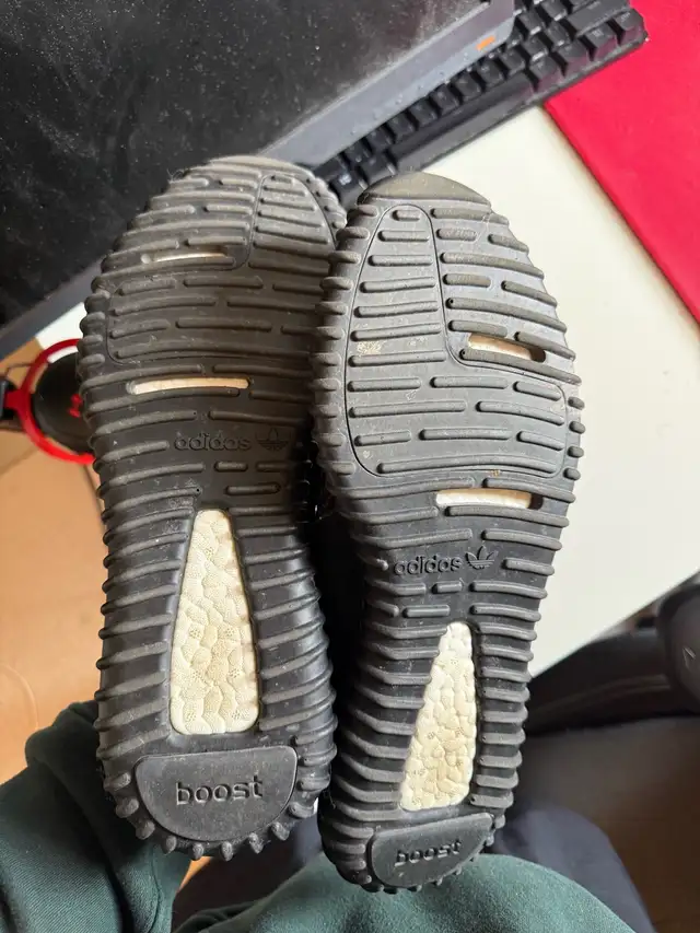 yeezy pirate black size 11 in Men's Shoes in St. Catharines - Image 7