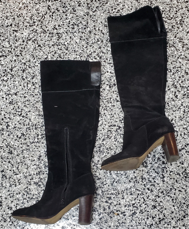 Italian suede black boots women Bottes noir en daim italien dans Femmes - Chaussures  à Ville de Montréal - Image 2