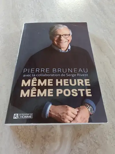 Même heure même poste, écrit par Pierre Bruneau avec la collaboration de Serge Rivest. Intéressant e...