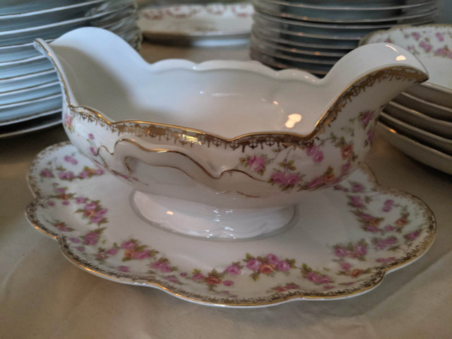 Bone China Bridal Rose 12 place setting set of dishes in Other in Delta/Surrey/Langley - Image 2