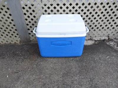 RUBBERMAID PORTABLE CARRY COOLER, View more