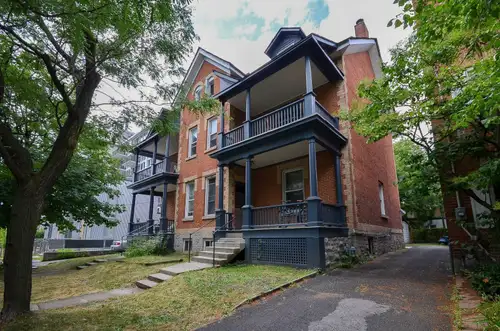 Bright furnished room available immediately in a shared apartment located on Wilbrod Street in Sandy...