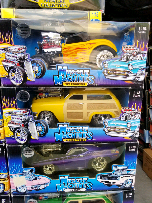 1:18 Diecast Muscle Machines Car and Truck Collection 2 in Arts & Collectibles in Markham / York Region - Image 5