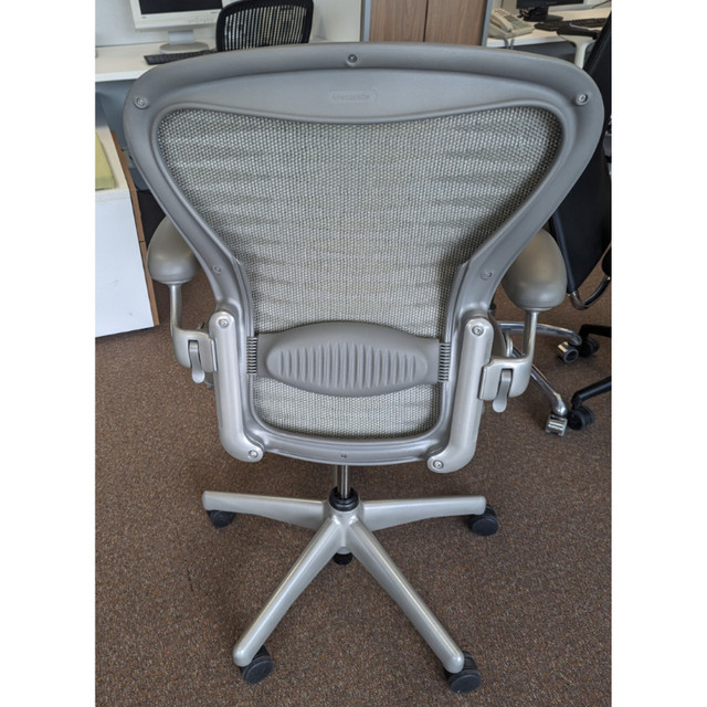 HERMAN MILLER | Aeron Size B Chair in Chairs & Recliners in Mississauga / Peel Region - Image 3