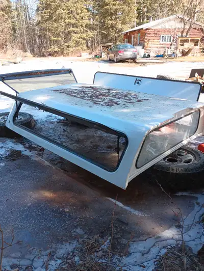2018 8ft Chevy Canopy. Brand new condition. Please text if interested. 737-393-3932