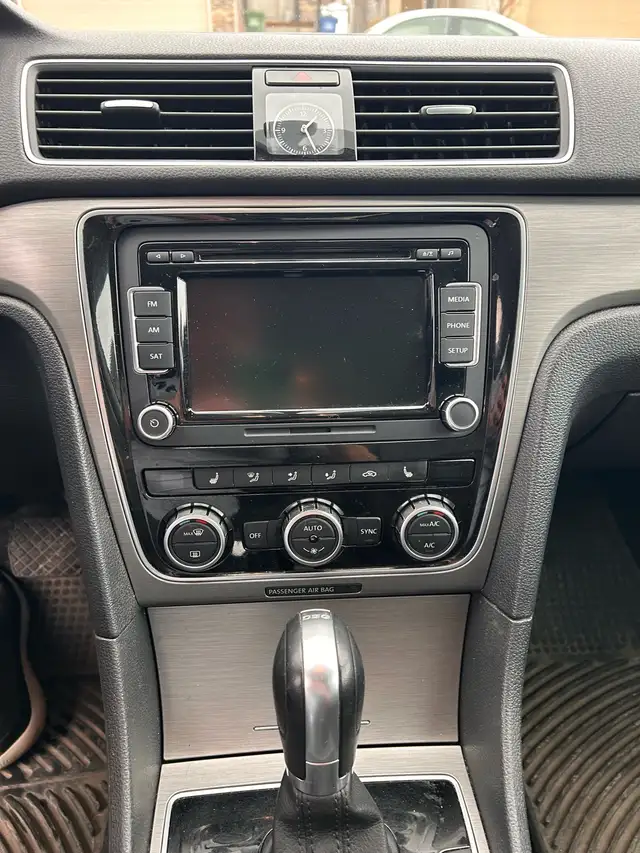 2015 VW Passat TDI 2.0L in Cars & Trucks in Calgary - Image 7