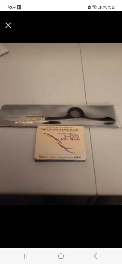 Brand new hairstyling razor and brand new pack of blade. Please see the like below for a description...