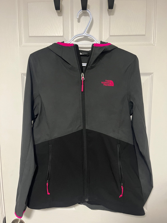 Women’s North Face Softshell Jacket in Women's - Tops & Outerwear in Thunder Bay