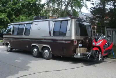 Class A B, rear bed, layout, sofa convertible to bunk beds, sleeps 6, 455 V8, 3.07 ratio front drive...
