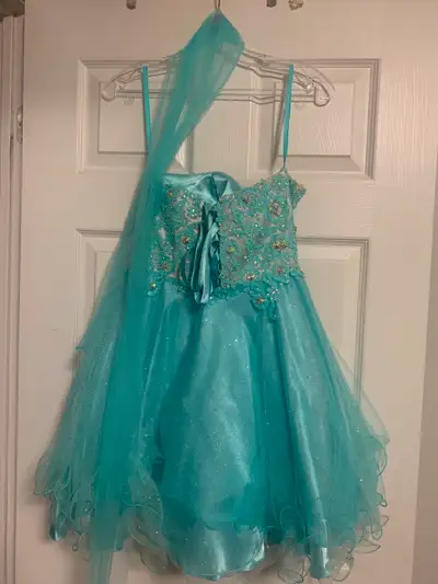 "This stunning graduation dress features a flattering heart-shaped neckline that adds a touch of ele...