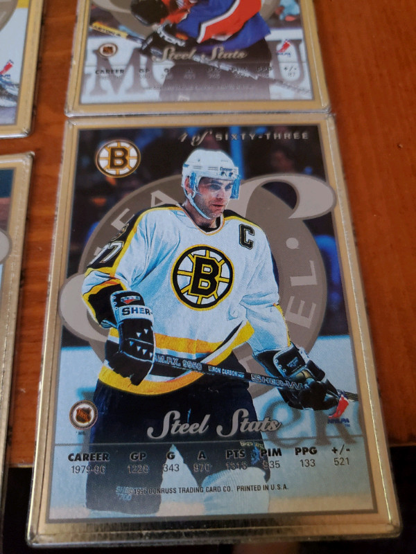 metal nhl hockey cards  in Arts & Collectibles in Renfrew - Image 3