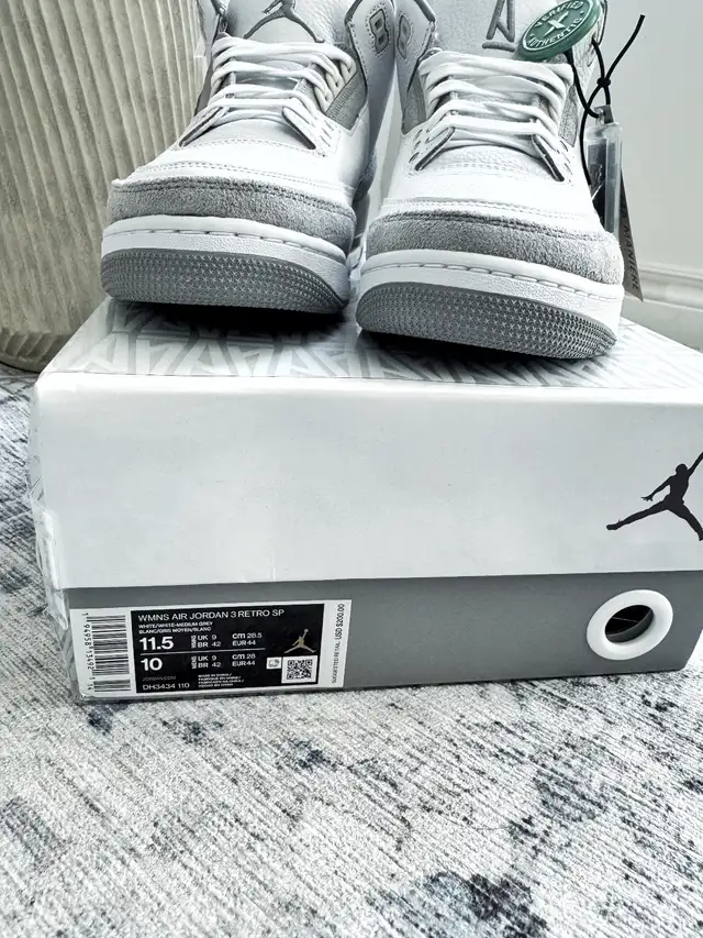 A Ma Maniere Jordan 3 (DS - unworn, Size 10M) in Men's Shoes in City of Toronto - Image 8
