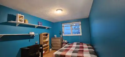Spacious, clean and furnished room for Rent close to Georgian College! Perfect for female student Ar...