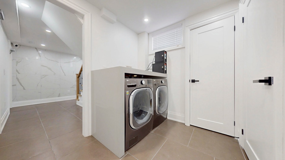 Stunning New   1 BR basement apartment in Aurora for rent 2