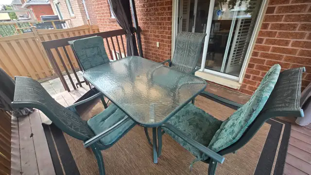Patio Table and Chairs in Patio & Garden Furniture in Mississauga / Peel Region - Image 2