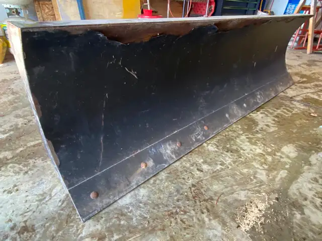 John Deere LPB72JD1 72" snow blade in Other in London - Image 8