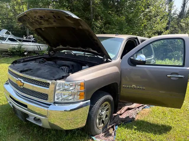 Low KM 2012 Chevy 1500 part out 