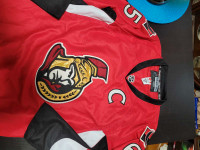 Large. OTTAWA SENATOR JERSEY. NHL. KARLSSON HOCKEY JERSEY.