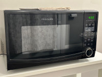 Microwave Oven - Frigidaire Counter-Top