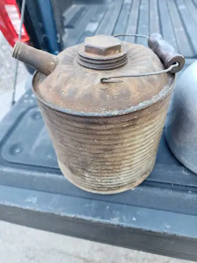 Vintage  oil can, no leaks, View more